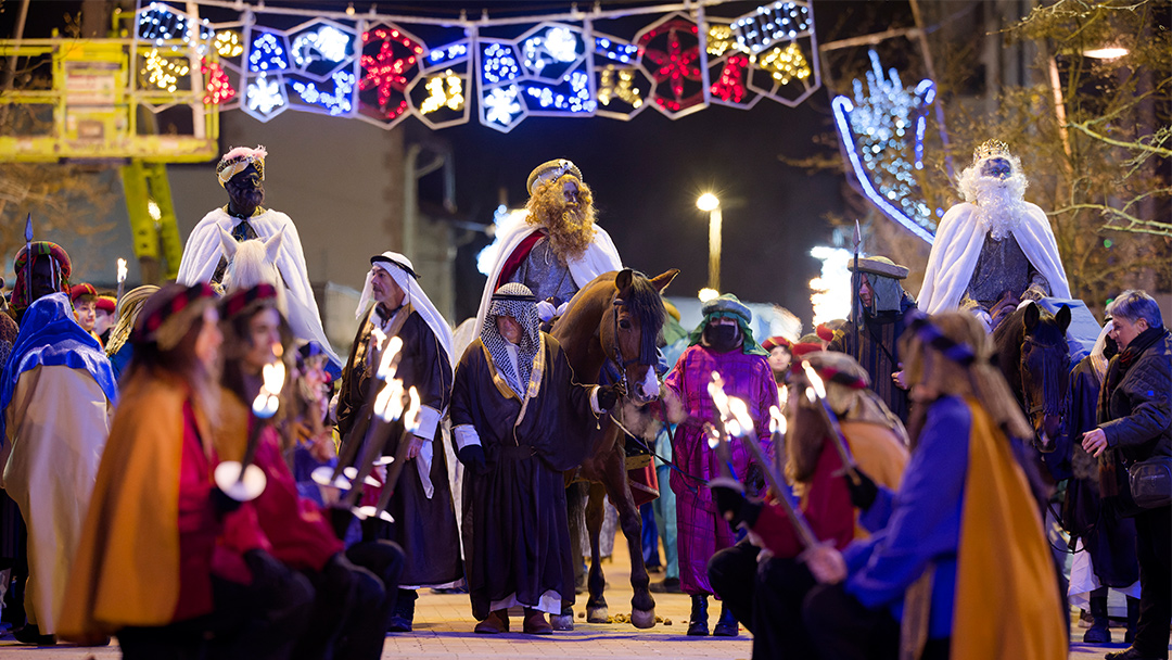 La Cabalgata de Reyes en Legazpi se celebró con gran éxito. Galería de fotos