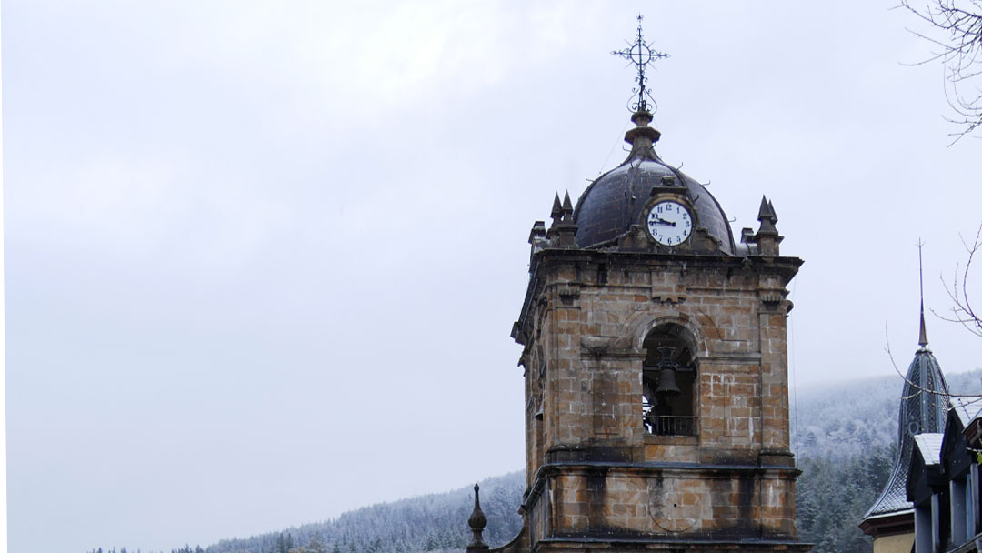 El campanario de Legazpi estrena una nueva melodía de bienvenida a las-os recién nacidas-os