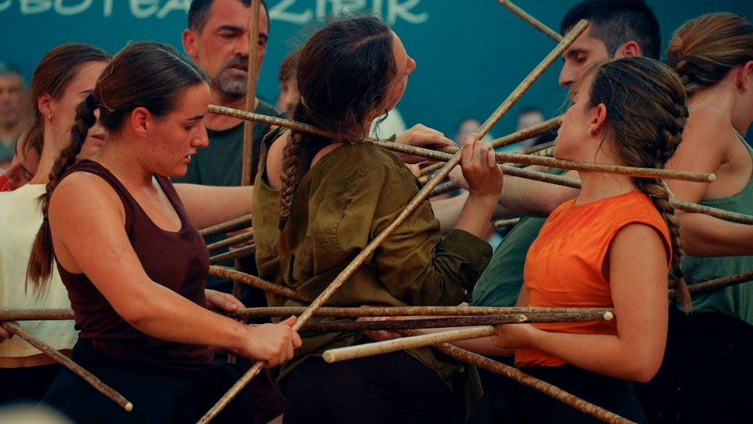 De la mano de Makil Hotsak, Hika Teatroa y Oinkari Dantza Taldea, espectáculo de danza el viernes 18 de septiembre a las 19:30 en la plaza Euskal Herria