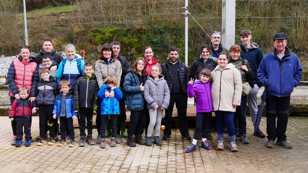 El Día del árbol se celebró con buen ambiente en Antzumaritz