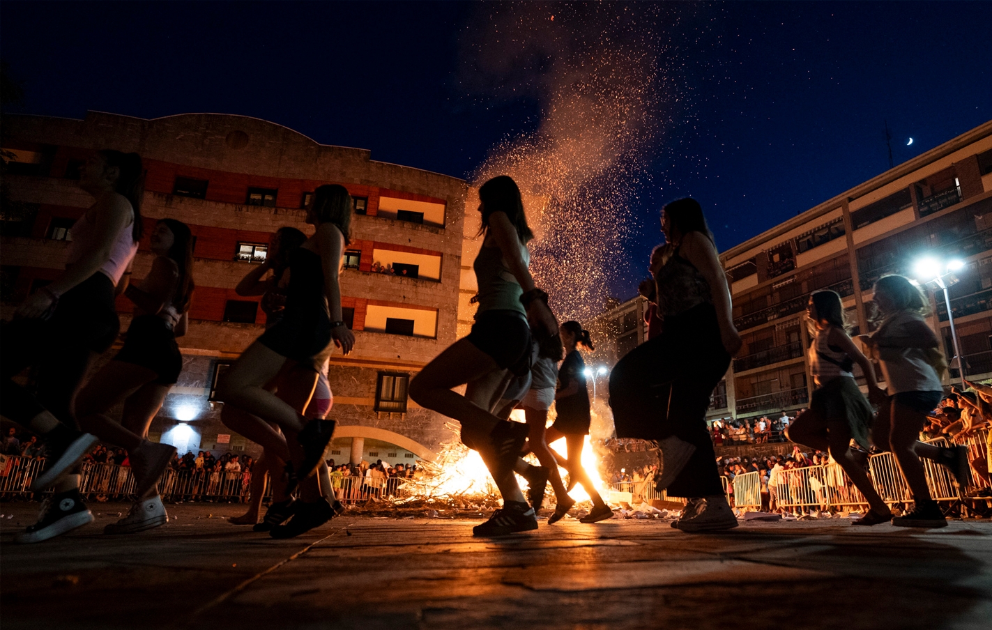 Curso-ensayo para la sesión de baile de la hoguera de San Juan
