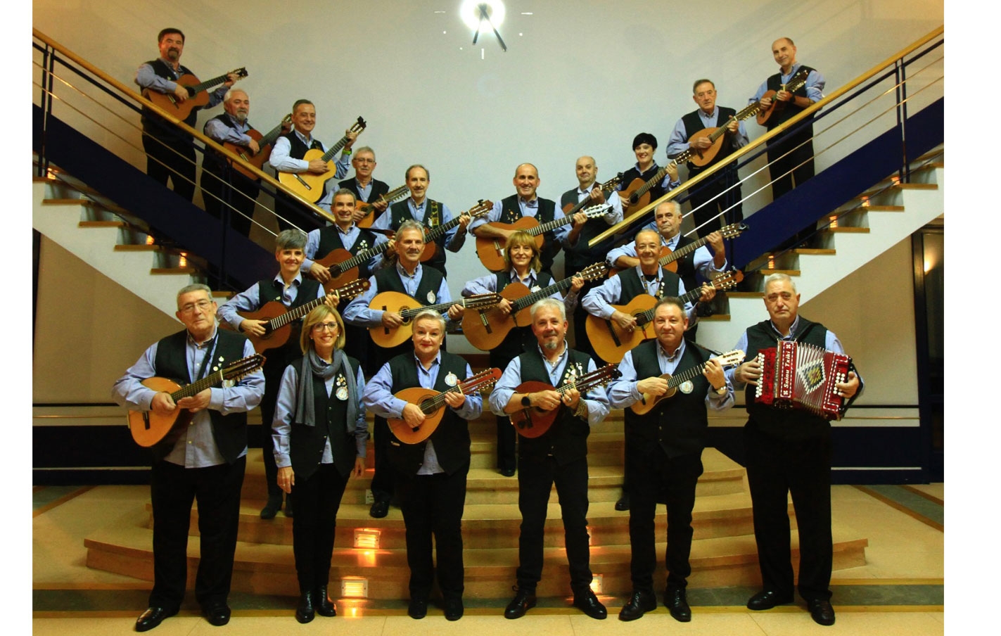Rondalla Alaitasuna en el centro social de Legazpi
