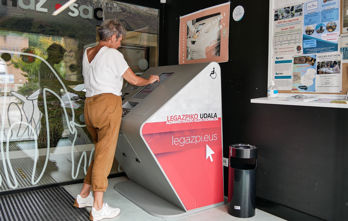 La máquina del SAC en seis idiomas