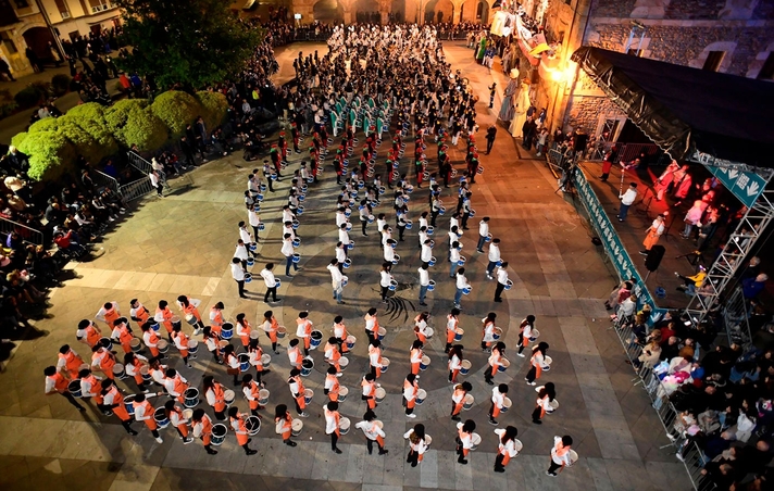 Primer ensayo de la tamborrada popular, el 8 de abril a las 20:00 horas en el frontón trasero de Haztegi Ikastola