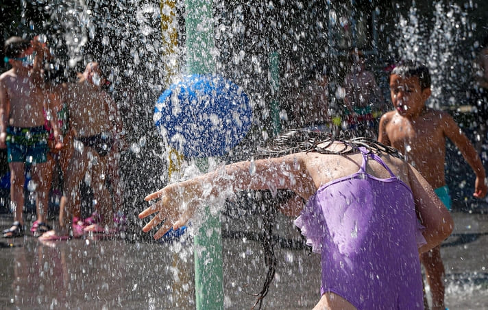 El viernes se abre el parque de chorros de agua y el solárium del polideportivo
