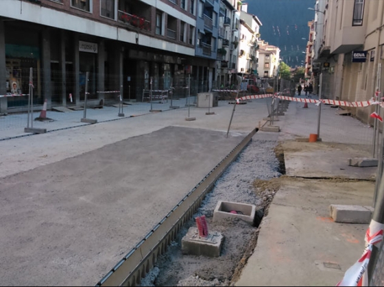 Cierre de acceso a  Nafarroa kalea por Kale Nagusia –Elizondo-