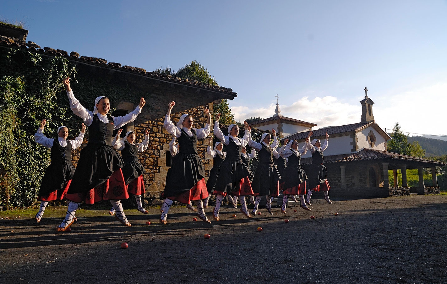 Korosti Dantza Taldea participará en el "International Folklore Festival Dance and Rites "N 'Karadak Krisin Tupana" de Kosovo