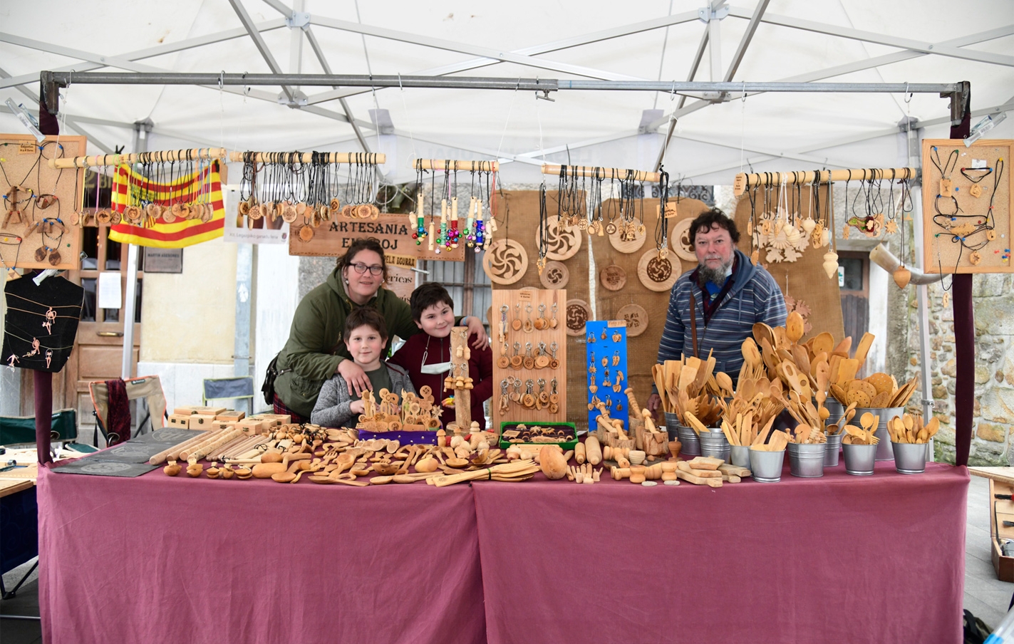 Inscripción de los puestos de venta (artesanos/as, productos de caserío, otros) para la feria del ganado de Santikutz