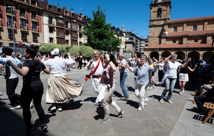Cursillo abierto: Larrain Dantza y Kapela Dantza. Primer ensayo, el miércoles 12 de marzo, a las 20:15 horas