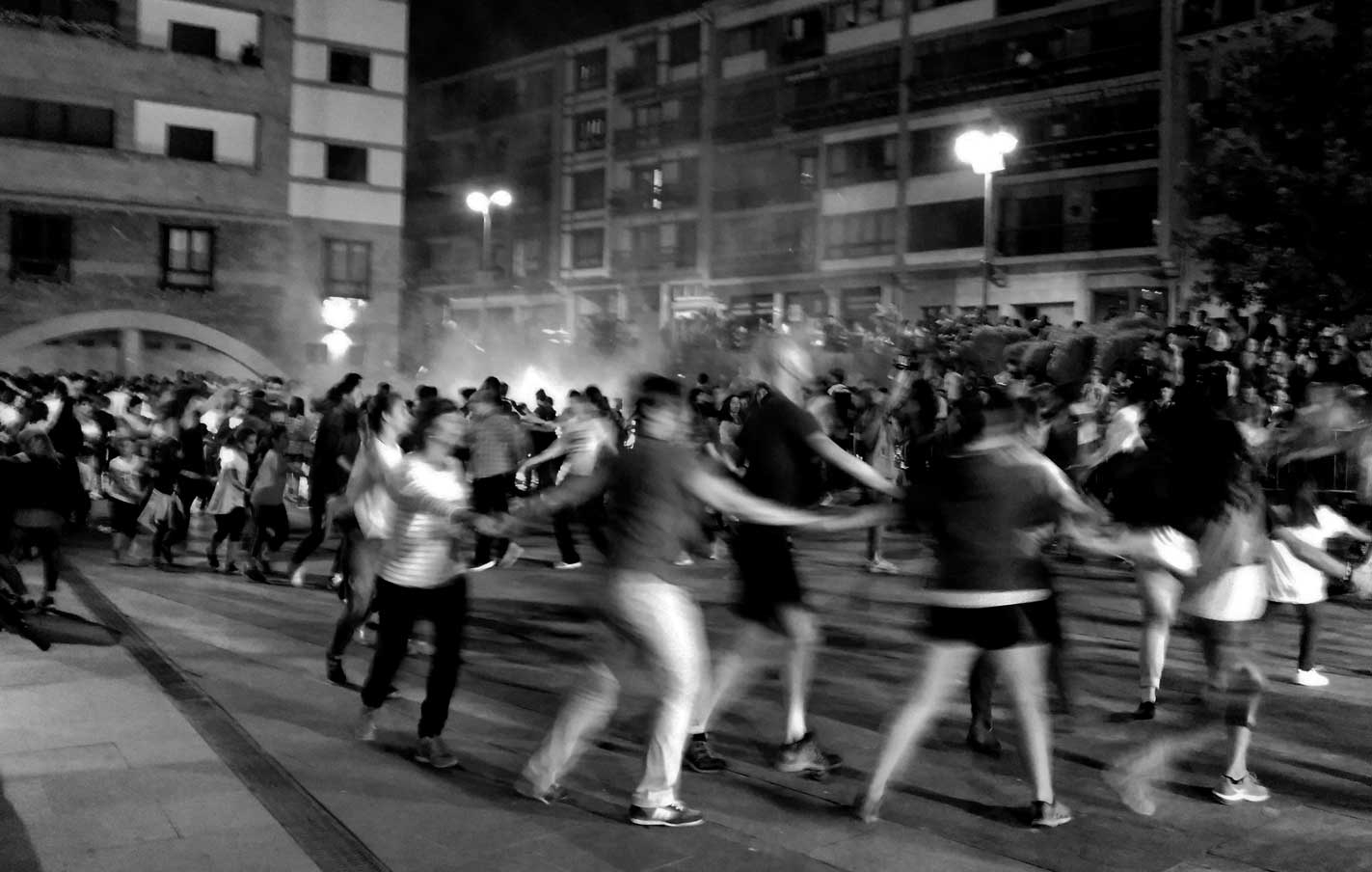 Curso de danza para la víspera de San Juan.