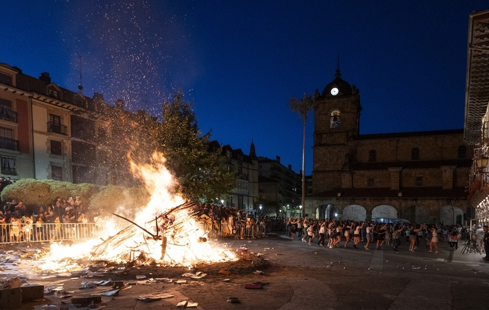 Hoguera de San Juan y romería hoy, 23 de junio lunes, a las 22:30 horas