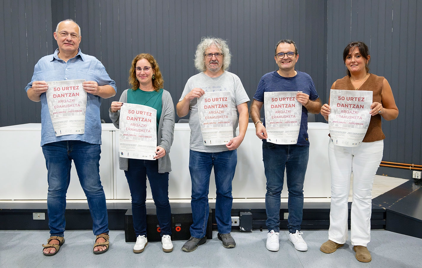 Sustraiak Dantza Taldea en colaboración con la Asociación de Comerciantes Ilinti ha organizado la Exposición Fotográfica "50 urtez dantzan"