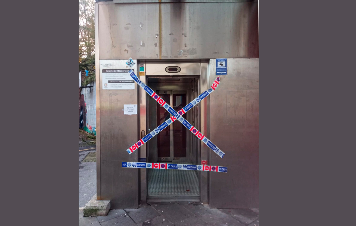 El ascensor que une Juanastegi kalea y San Ignacio auzoa está averiado