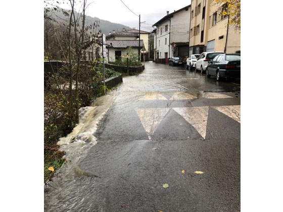 Cerrada la carretera de Telleriarte por inundaciones