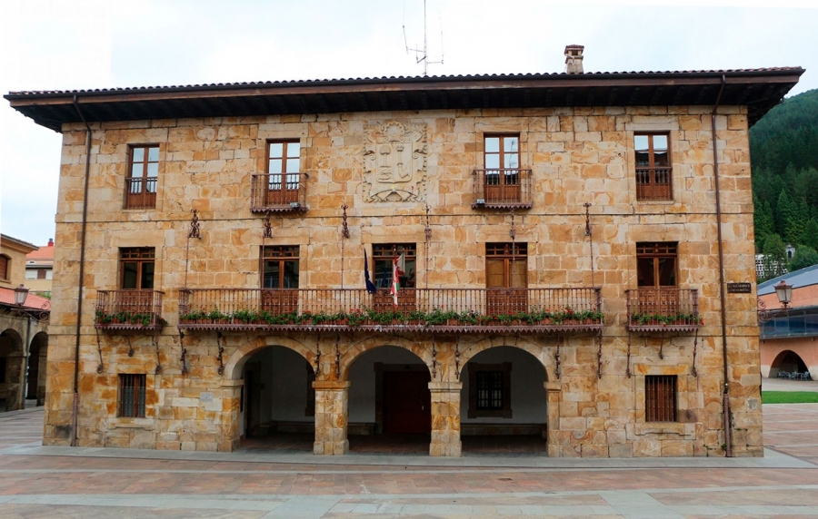 El ayuntamiento pone en marcha un dispositivo de asistencia tras el apagón generalizado y llama a la calma