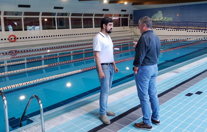 Apertura de la piscina grande del polideportivo Bikuña