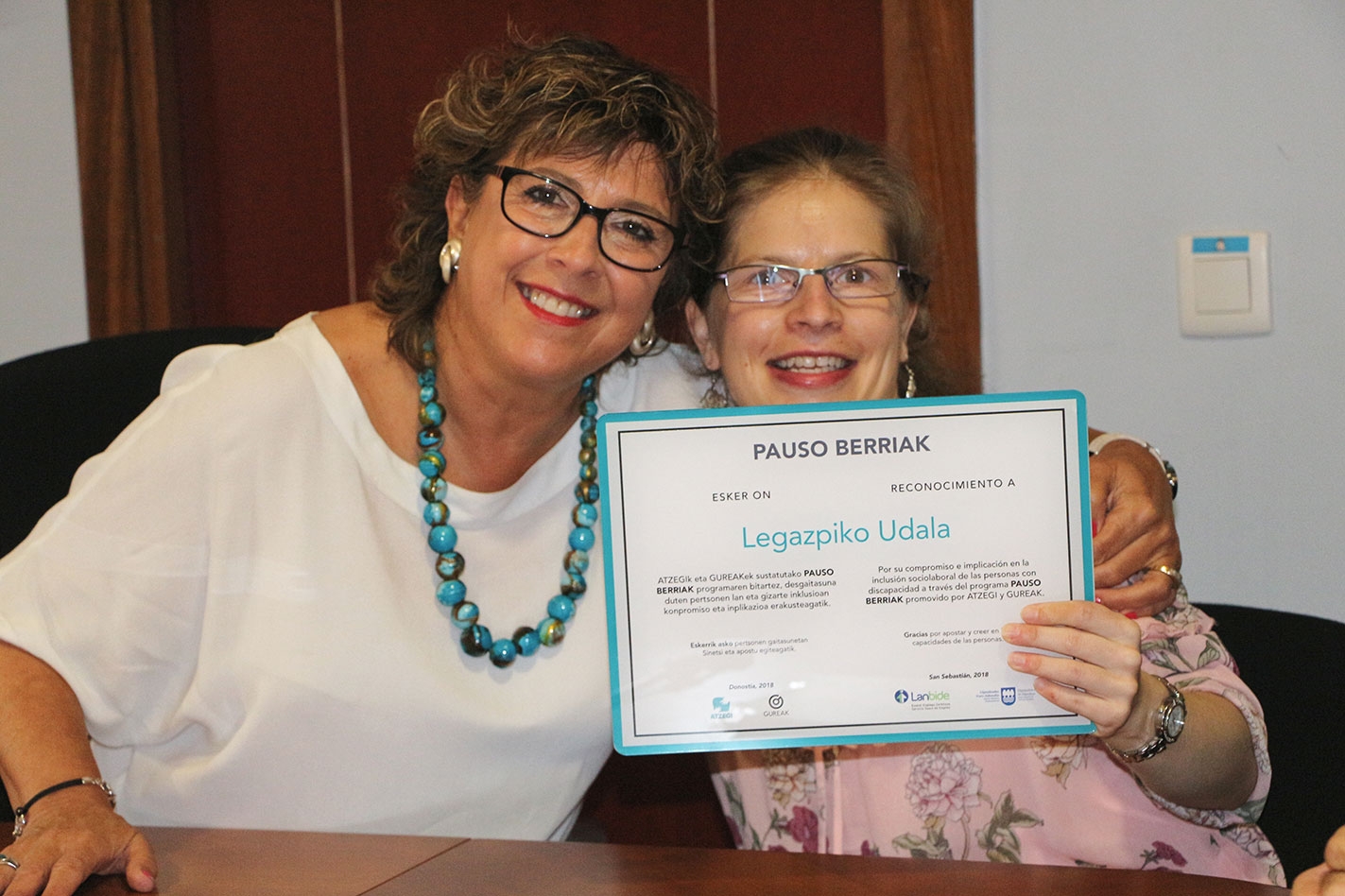 El Ayuntamiento de Legazpi renueva con Gureak y Atzegi su participación en el programa Pauso Berriak