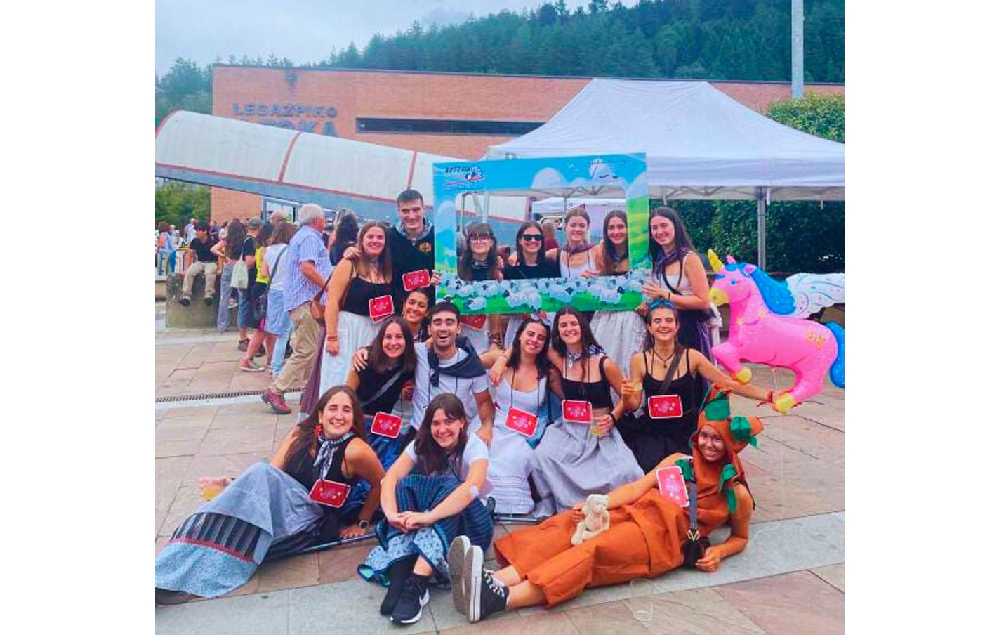 El ganador del photocall del Artzain Eguna ha sido la cuadrilla "Maldubi" de Uxue Azarola