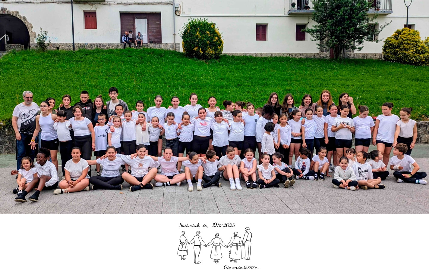 Festival de dantzaris txikis de Sustraiak dantza taldea el 13 de junio