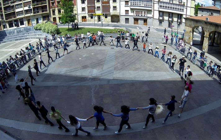 Kapela Dantza el 11 de mayo, sábado