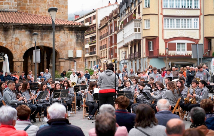 Concierto de Doinua Big Band y Banda Gazte el 2 de mayo.
