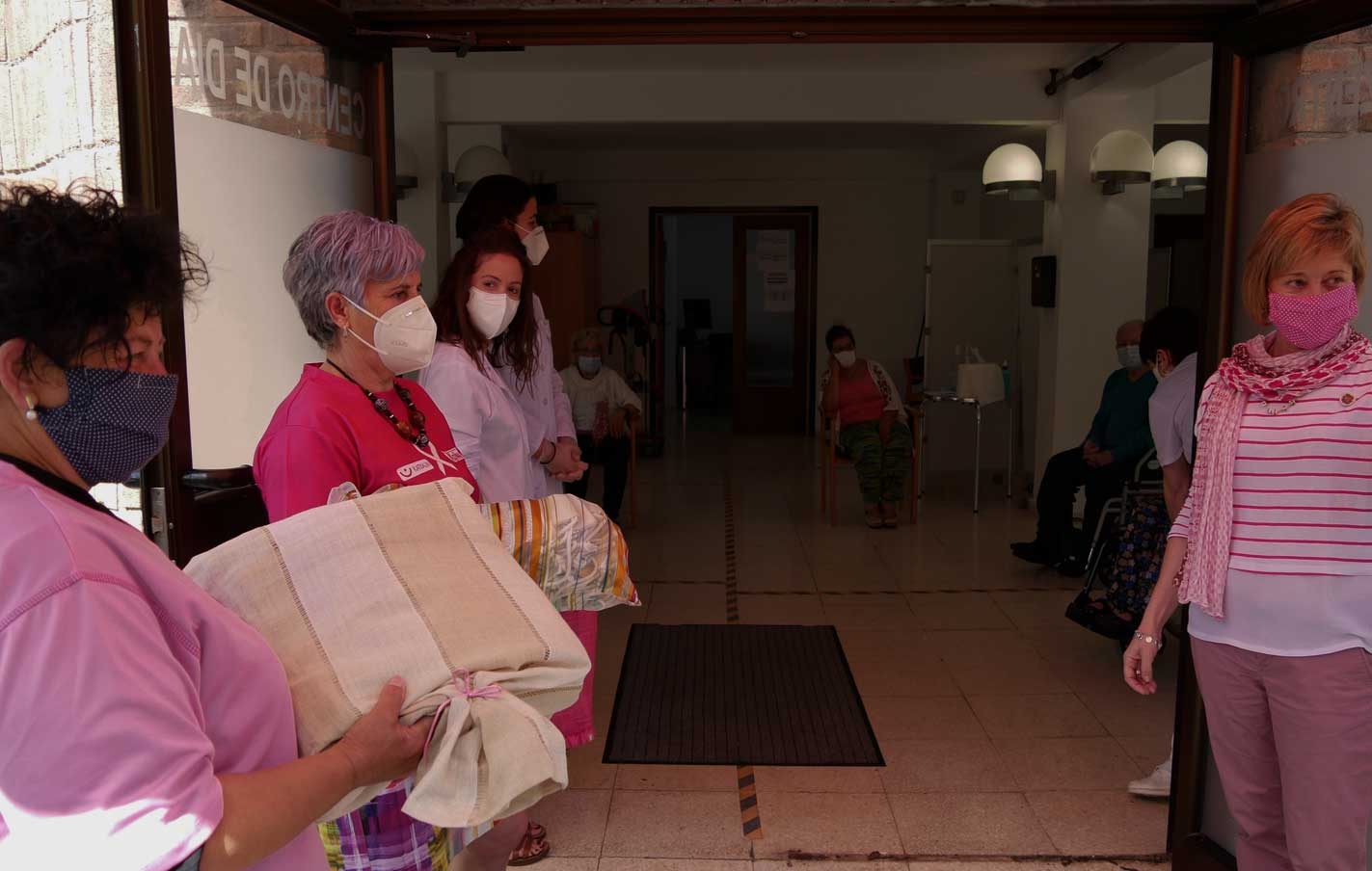 Donación de Katxalin al Centro de Día.