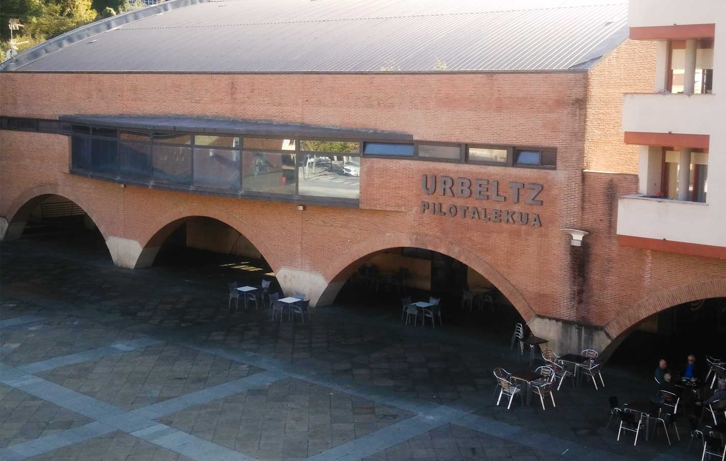Concesión del servicio de bar-cafetería y servicio de conserjería del frontón URBELTZ.