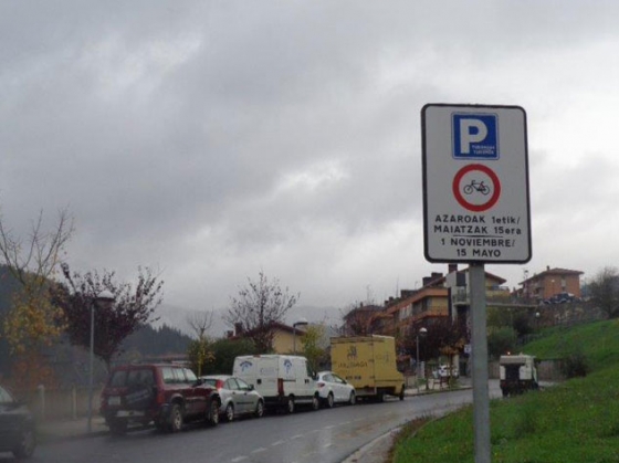 Se puede estacionar en el primer tramo del bidegorri en Juanastegi