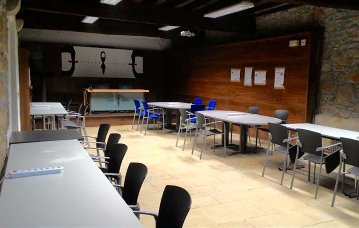 Aula de estudio hasta el 25 de enero