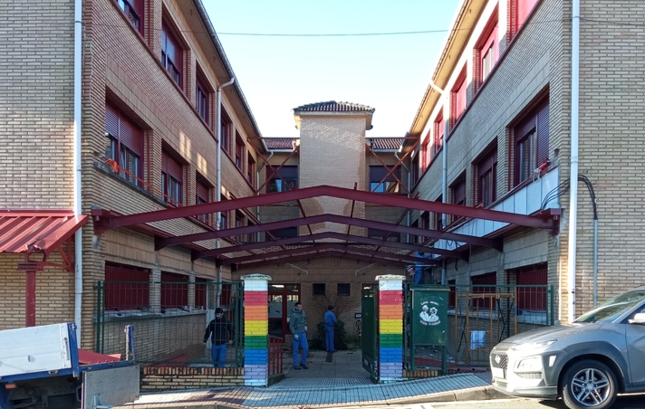 Han comenzado las obras de reforma de la cubierta del patio pequeño de Domingo Agirre eskola