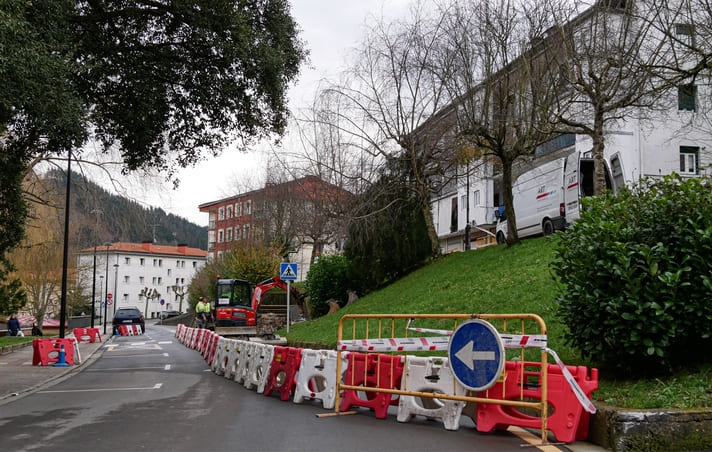 Comienzan las obras de la escalera entre San Inazio y el parque de Laubide