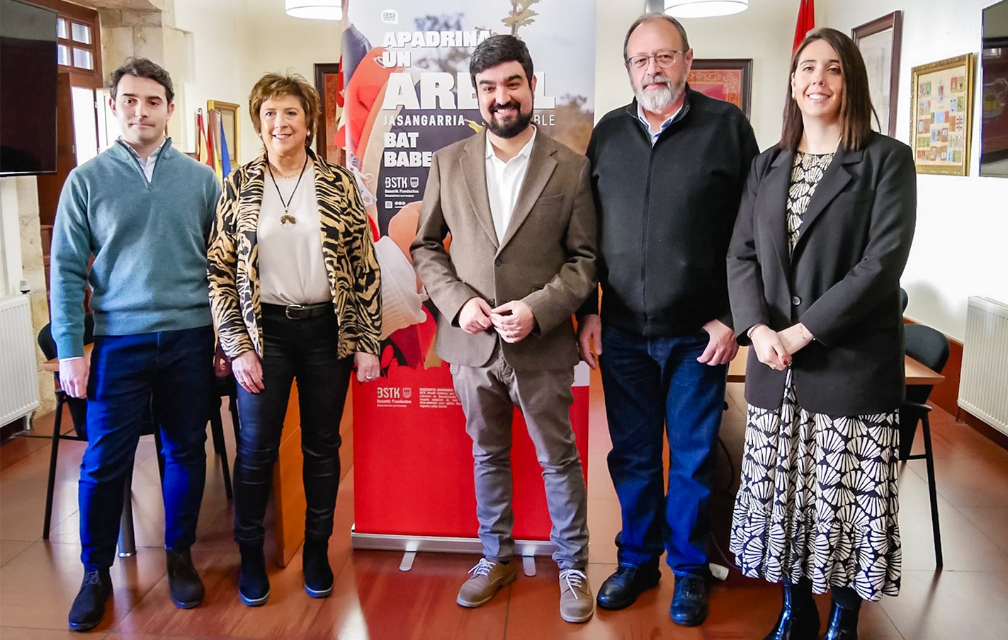 El Ayuntamiento llama a participar en la iniciativa "apadrina un árbol"
