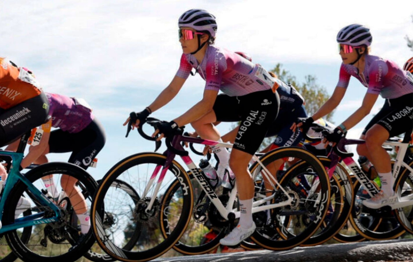 Corte de carretera con motivo de la Itzulia Women 2025 el 16 de mayo