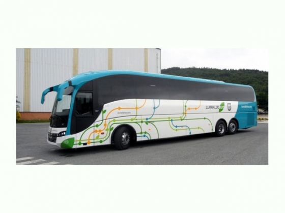La línea DG03 con salida en Eskoriatza a las 6:30 pasa hacia las 7:25 por Legazpi dirección hospital