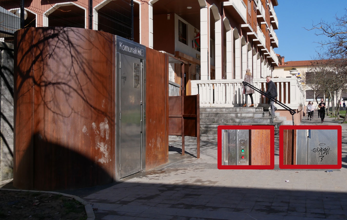 Vandalismo en los nuevos aseos públicos autolimpiables