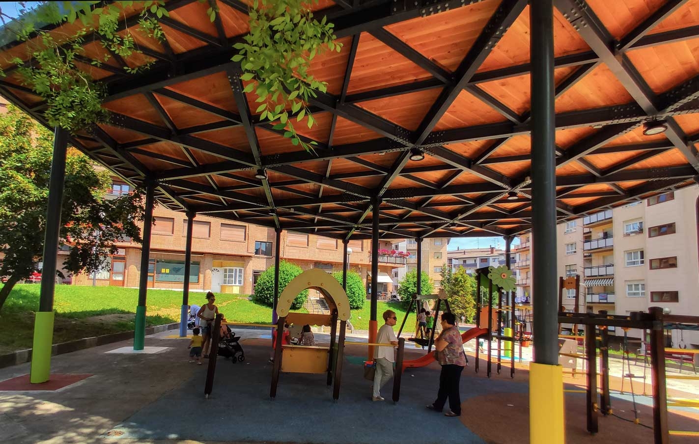 Cubierta verde del parque infantil de Laubide.