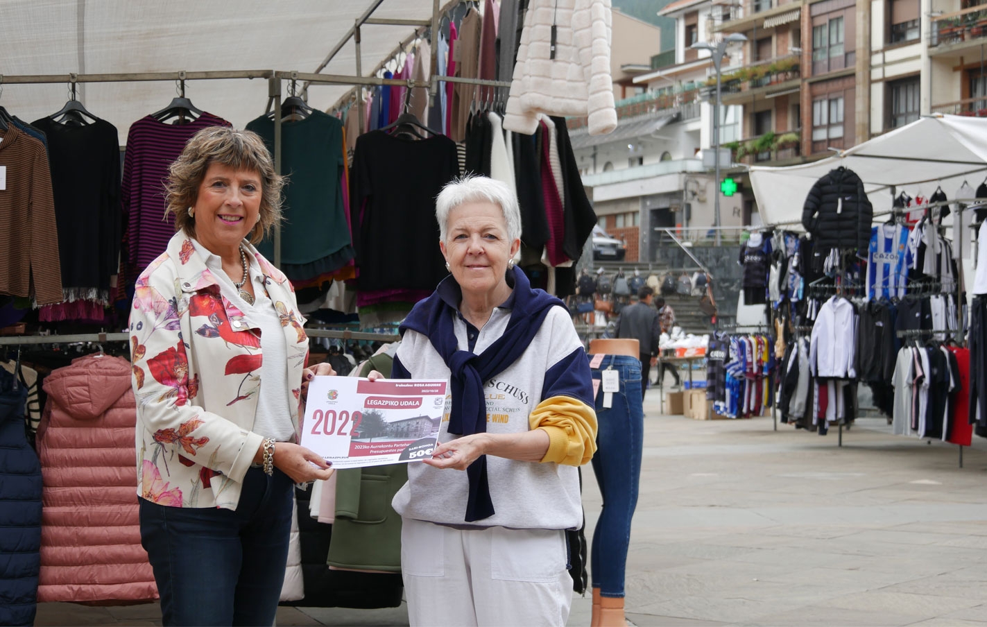 La ganadora del vale sorteado entre las personas que han presentado propuestas para los presupuestos participativos 2023.
