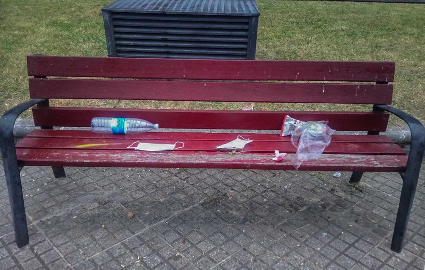 Los guantes y mascarillas usadas pueden tener coronavirus, no los tiremos en la vía pública.