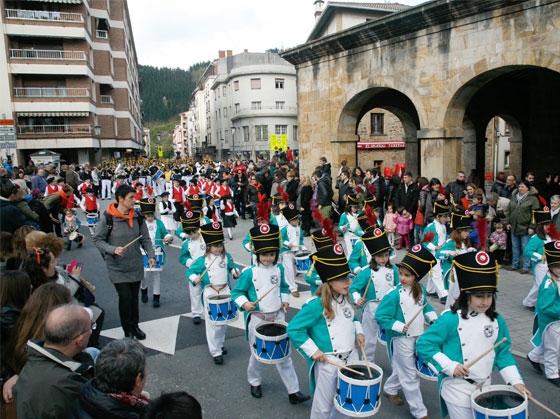 Ensayos de la tamborrada infantil-juvenil