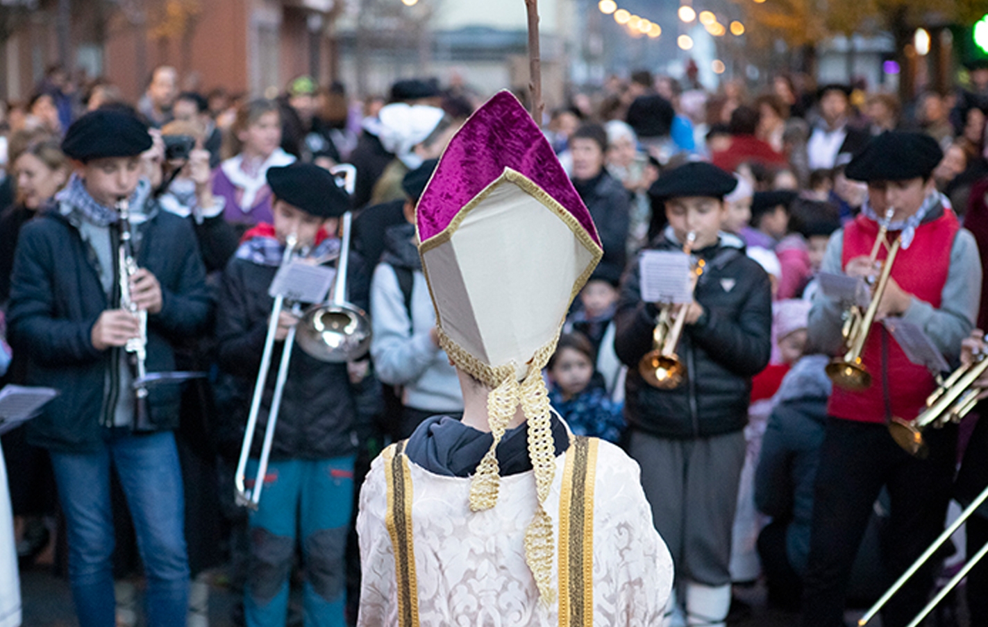 Acto de  San Nikolas: 1 de diciembre, miércoles