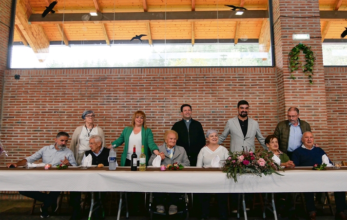 El Ayuntamiento de Legazpi homenajeó ayer a las personas mayores de 80 años