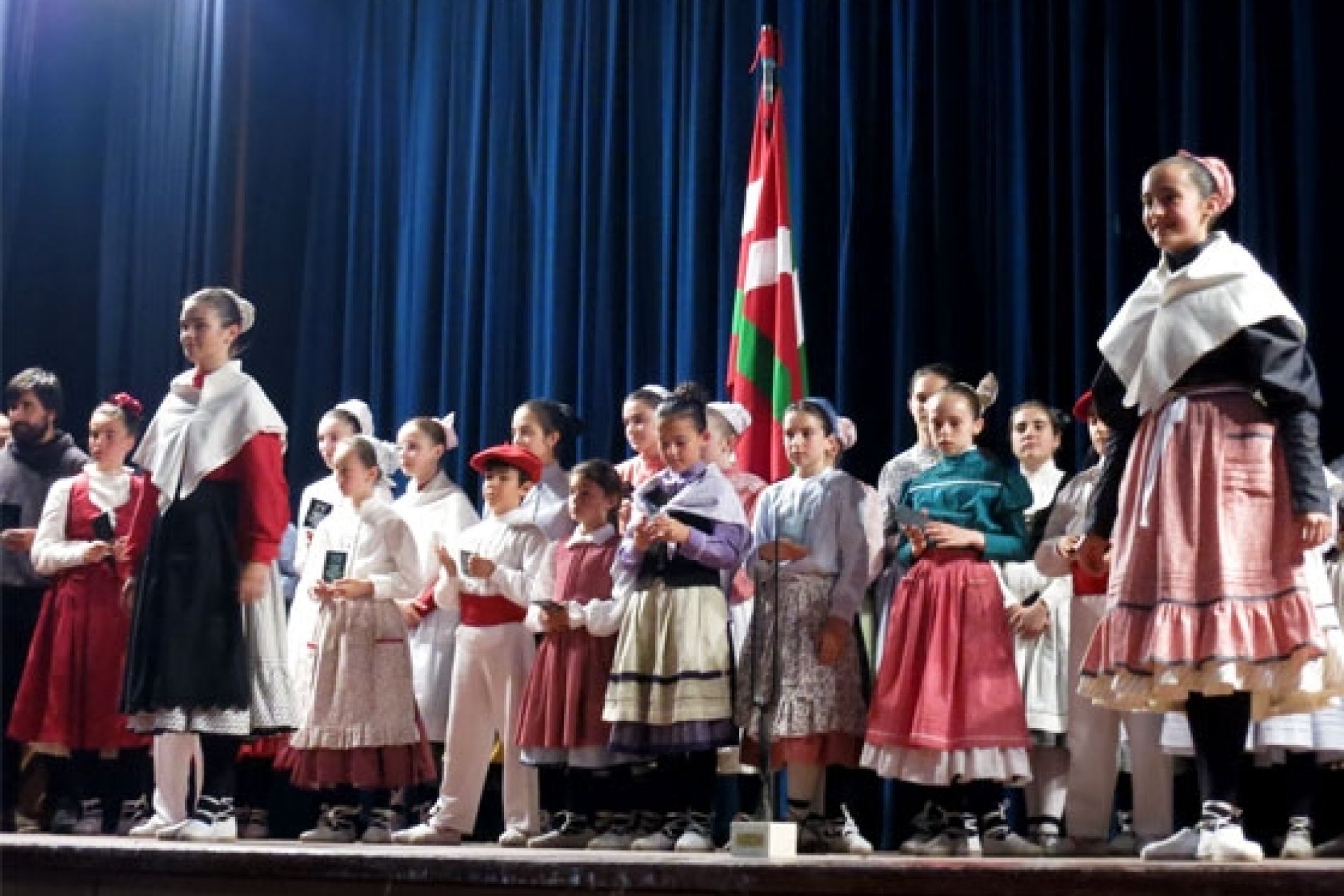 Euskal Herriko Neskatxena edota Soinu Zaharren Txapelketa.