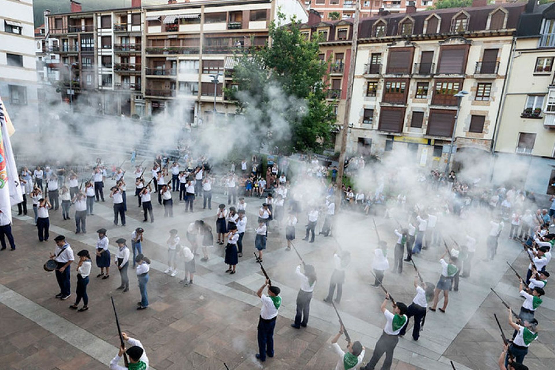 Abierto el plazo para inscribirse en el Alarde de Armas del 2026, para escopeteras-os, txilibiteras-os y figurantes, del 11 al 29 de mayo