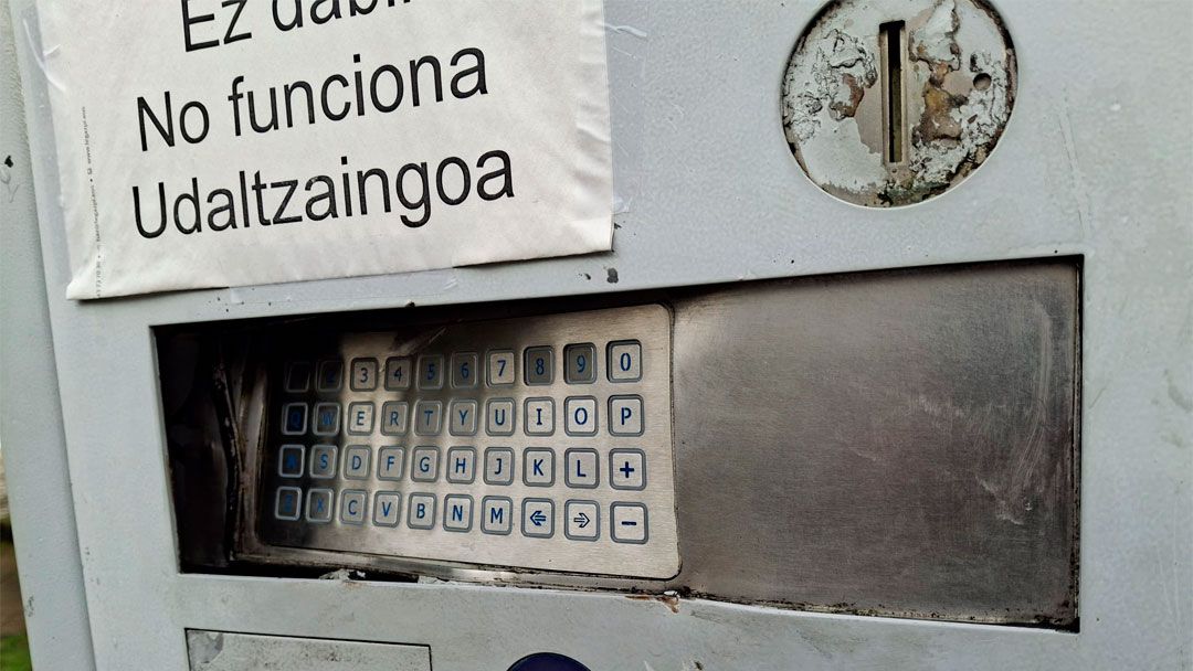 Plazaolako OTA makina konpontzera eraman da, ekintza bandalikoen ondorioz