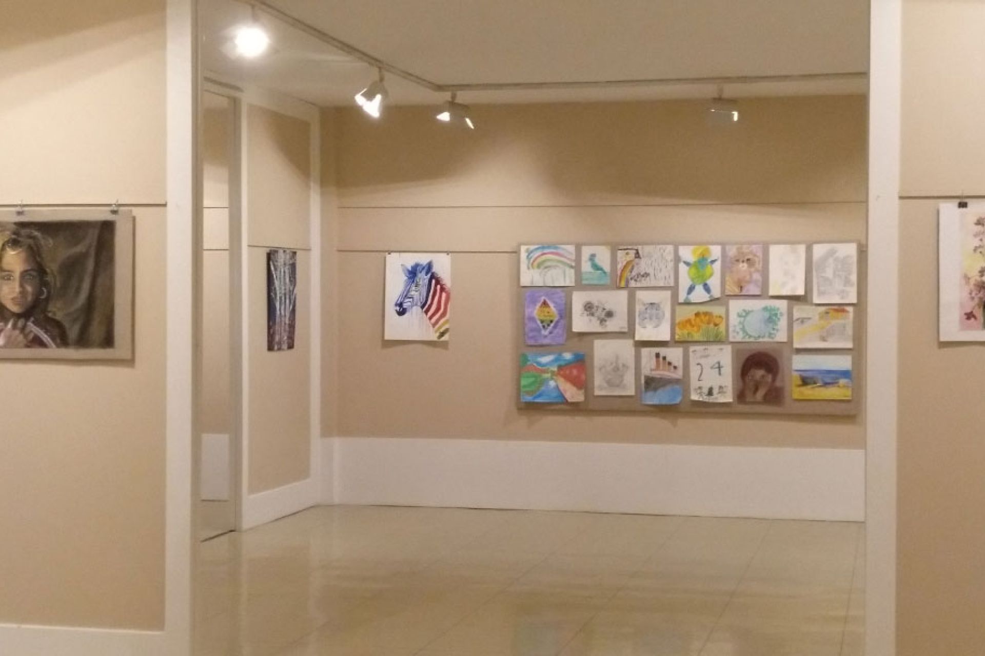 La exposición de alumnado de la escuela de Dibujo y Pintura en Kultur Etxea, se podrá visitar a partir del 1 de junio