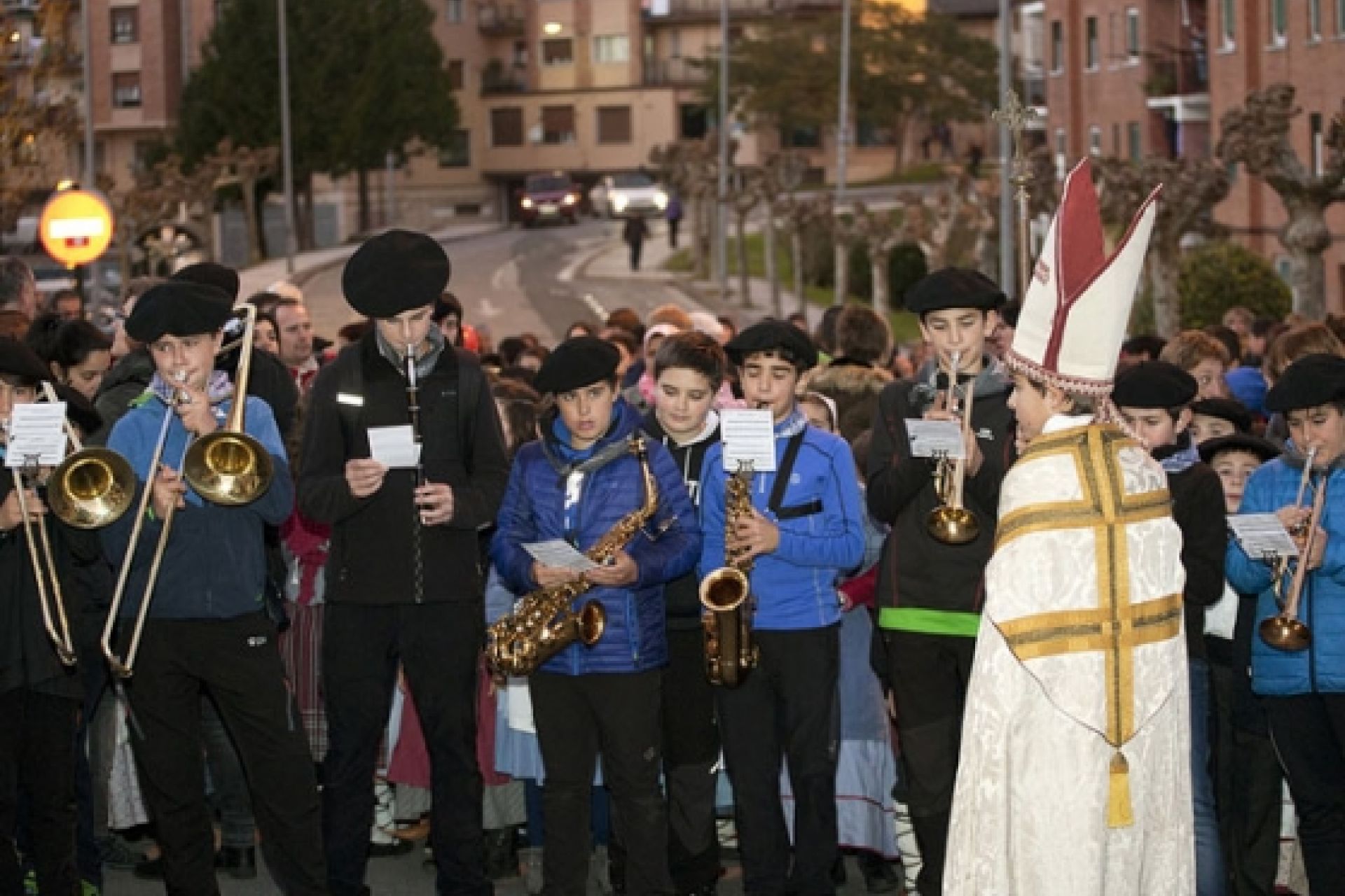 Ronda de San Nikolas, el 5 de diciembre, lunes, a partir de las 5:30 de la tarde