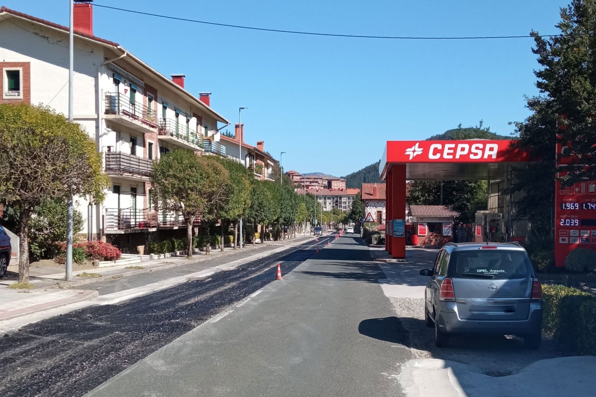 Direccion única en la GI-2630, en Bikuña kalea