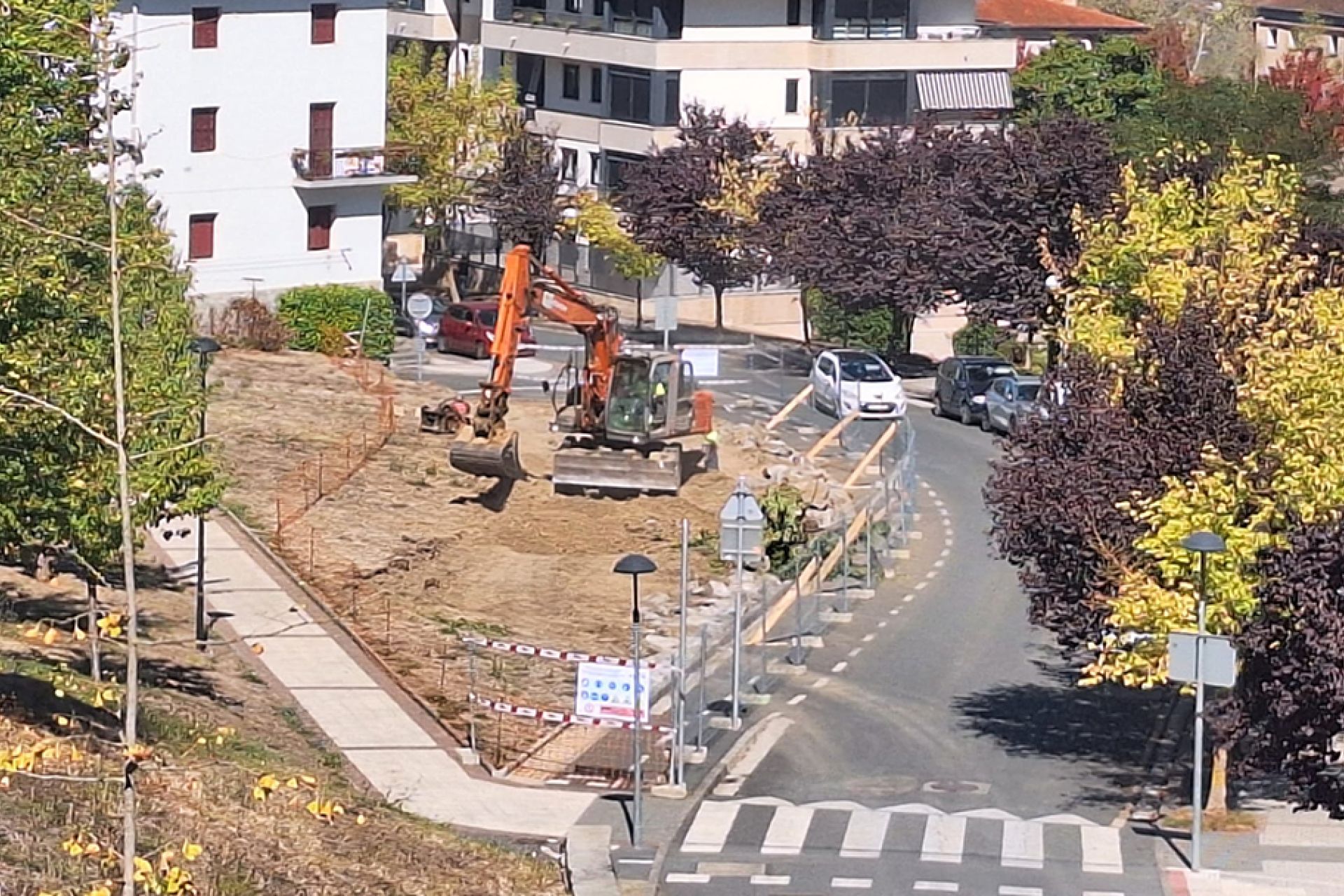 Comienzan las obras para rematar el bidegorri de Juanastegi y habilitar nuevas plazas de aparcamiento