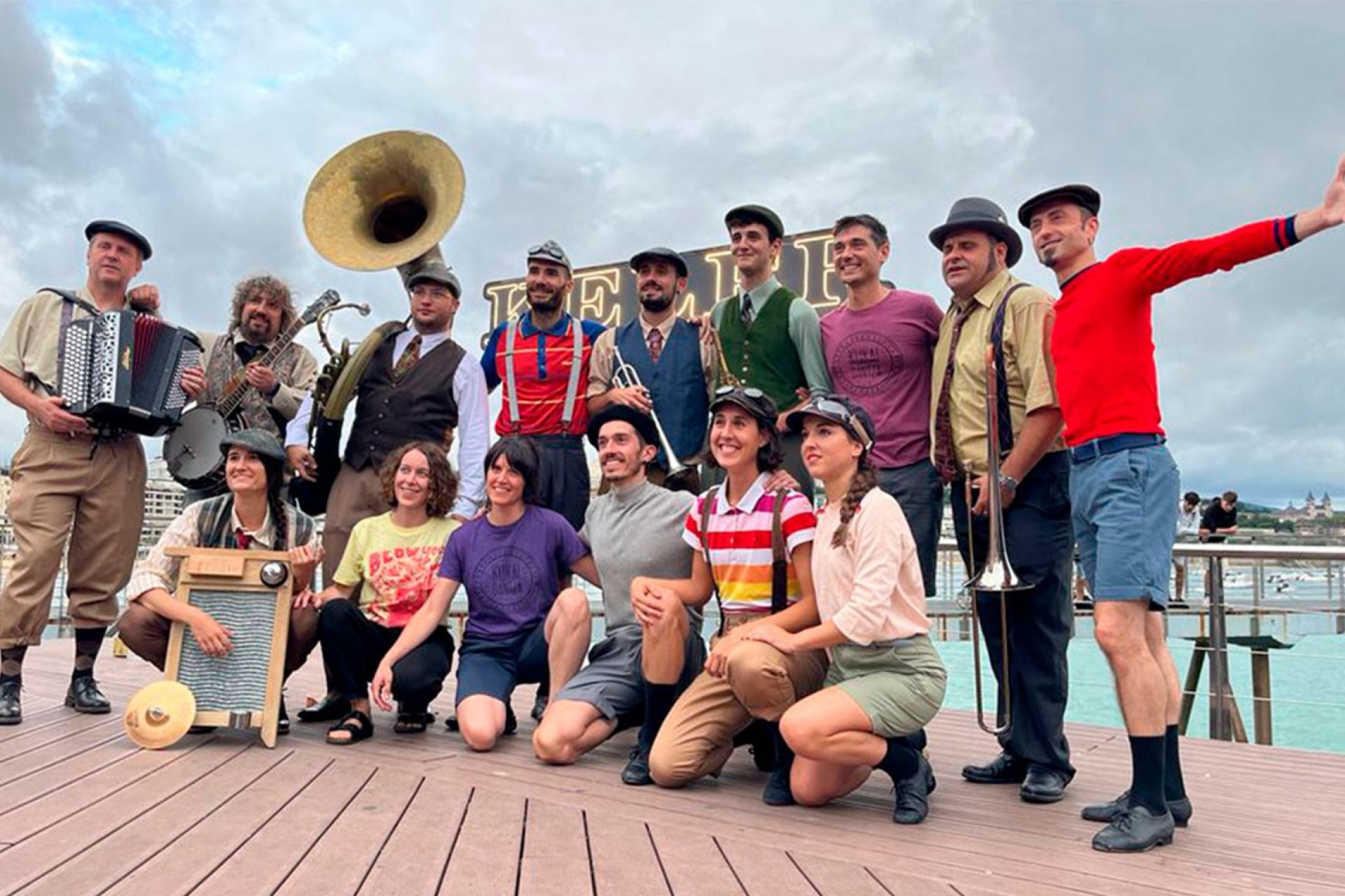 Actuación de música y danza "Euskorleans" el 5 de octubre desde la plaza Euskal Herria