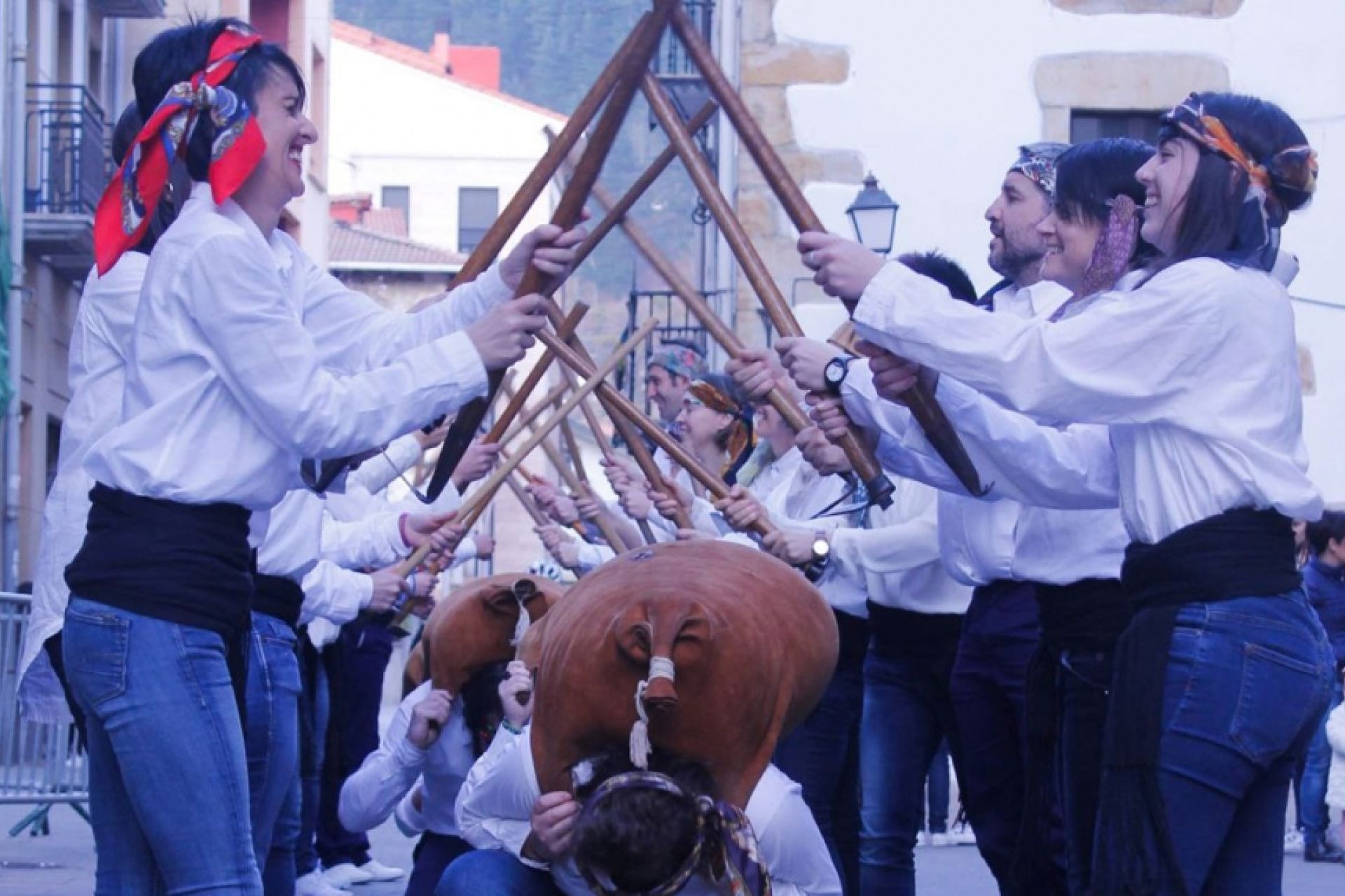 Comparsa del Domingo de Carnaval: Gipuzkoako Herri Inauteria. Primer ensayo, 12 de noviembre, a las 20:15 horas